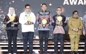 Komitmen Pemerintah Kota (Pemkot) Malang dalam menjamin hak dasar warga di bidang kesehatan kembali mendapat pengakuan nasional. Kota Malang resmi meraih Penghargaan Universal Health Coverage (UHC) Awards 2026 kategori utama, dengan capaian kepesertaan Jaminan Kesehatan Nasional (JKN) yang melampaui angka 100 persen.