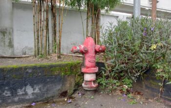 Pemerintah Kabupaten (Pemkab) Jombang, Jawa Timur mulai memperketat persyaratan pembangunan gedung dengan mewajibkan rekomendasi proteksi kebakaran dalam pengajuan Persetujuan Bangunan Gedung (PBG) maupun Sertifikat Laik Fungsi (SLF). Kebijakan ini resmi diterapkan sejak akhir Desember 2025.