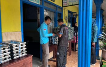 Satuan Pelayanan Pemenuhan Gizi (SPPG) Banjarejo, di bawah naungan Yayasan Alief Berkah Abadi, resmi memulai running awal program Makan Bergizi Gratis (MBG) di Jalan Pasar Laju, Desa Banjarejo, Kecamatan Ngantang, Kabupaten Malang, Kamis (29/1/2026).