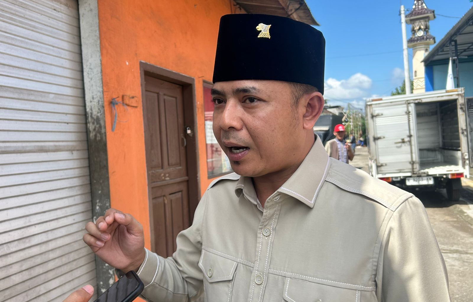 Anggota Komisi IV DPRD Kabupaten Malang dari Fraksi Gerindra, Feri Andi Suseko, menyambut positif mulai beroperasinya Satuan Pelayanan Pemenuhan Gizi (SPPG) Banjarejo sebagai pelaksana awal Program Makan Bergizi Gratis (MBG) di Desa Banjarejo, Kecamatan Ngantang.