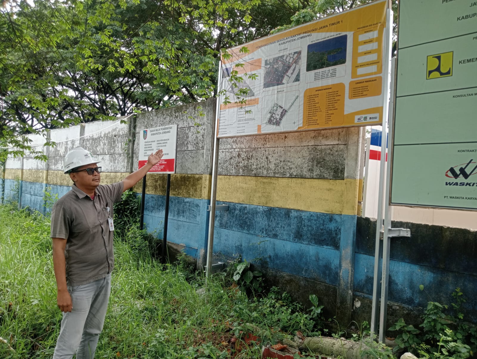 Ramai sorotan mengenai ketidak transparan anggaran pelaksanaan pembangunan sekolah rakyat di Kabupaten Jombang, Jawa Timur, mendapat respon dari pihak pelaksana pekerjaan proyek strategis negara (PSN) tersebut.