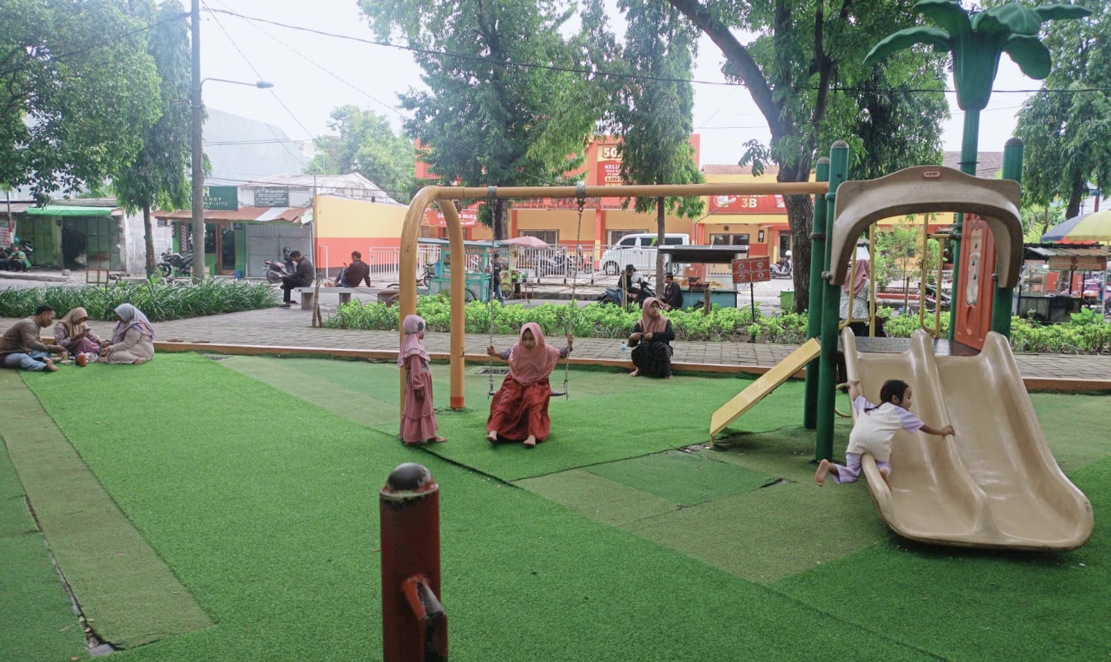 Pemerintah Kabupaten (Pemkab) Jombang, Jawa Timur melalui Dinas Lingkungan Hidup (DLH) terus mematangkan rencana pembangunan Ruang Terbuka Hijau (RTH) Jombang di dua wilayah, yakni Kecamatan Ngoro dan Kecamatan Kabuh.