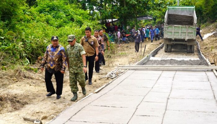 Bangun Jalan Tapal Batas di Plandaan, Bupati Jombang Harap Akses Warga Perbatasan Bisa Terbuka