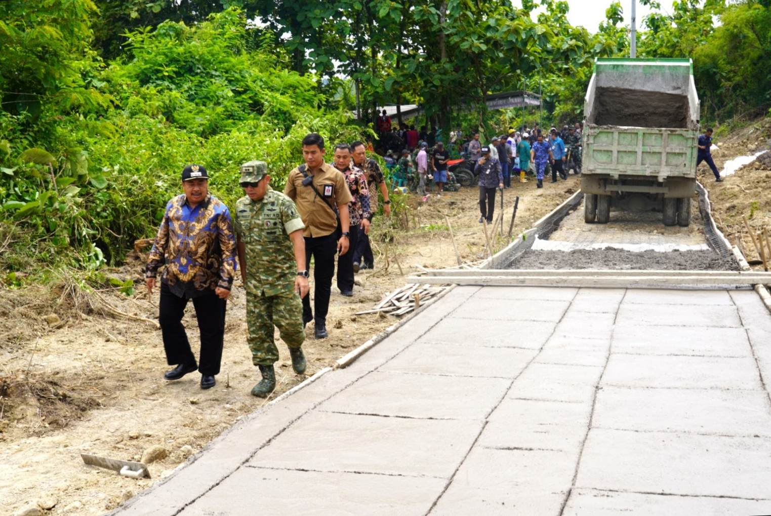 Bangun Jalan Tapal Batas di Plandaan, Bupati Jombang Harap Akses Warga Perbatasan Bisa Terbuka