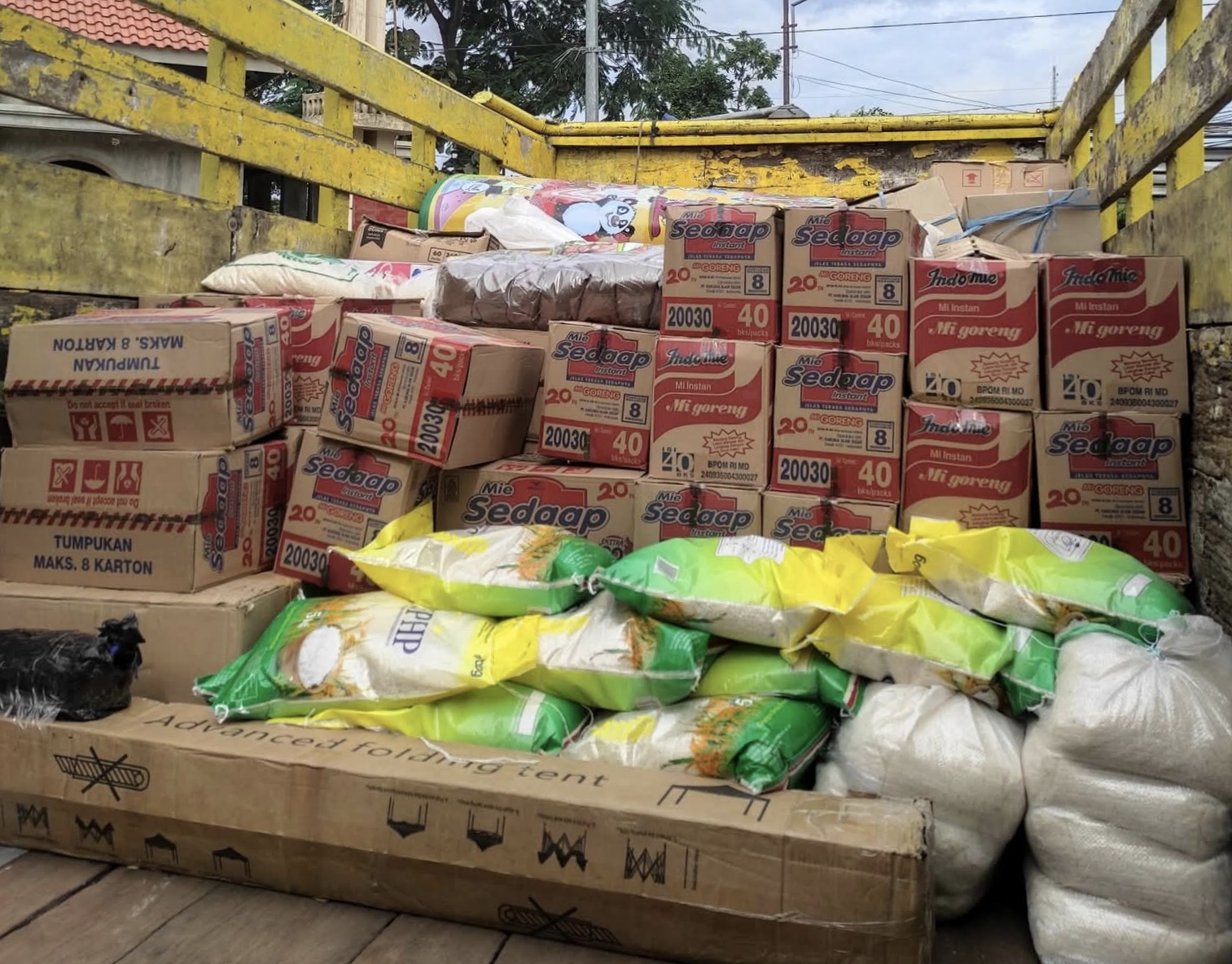 Komunitas Arek Lawang (ARELA) asal Kecamatan Lawang, Kabupaten Malang menunjukkan kepedulian sosial, dengan memberangkatkan bantuan kemanusiaan ke sejumlah wilayah di Pulau Sumatra, meliputi Aceh, Sumatra Barat (Sumbar) dan Sumatra Utara (Sumut).