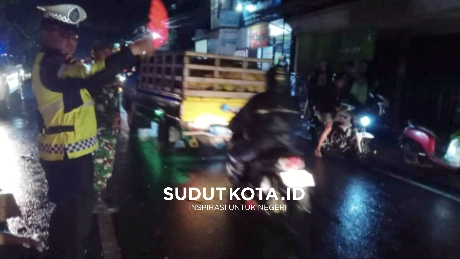 Remaja 13 tahun tewas dalam kecelakaan tabrak lari di Turen, Kabupaten Malang. Satlantas Polres Malang masih memburu mobil pelaku.