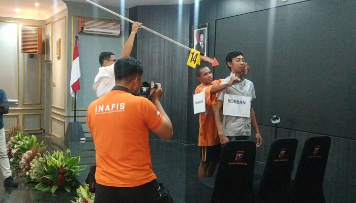 Rekonstruksi Pembunuhan di Ikan Gurami Malang Ungkap Korban Ditusuk Lalu Dicekik Pelaku