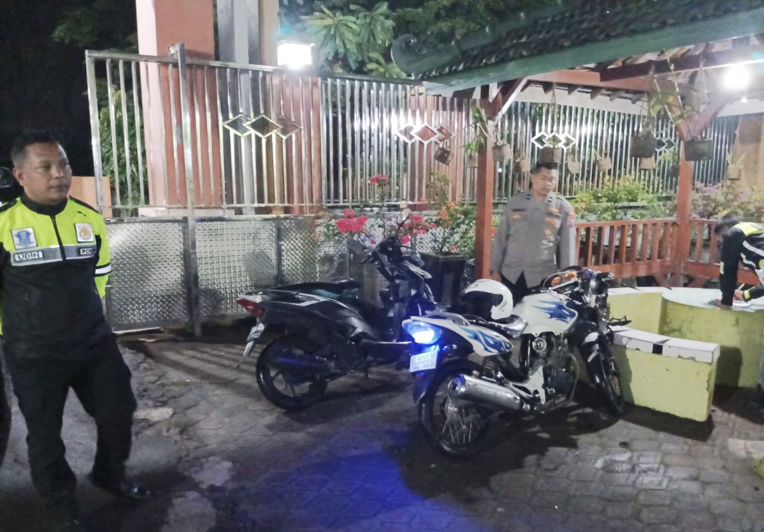 Kecelakaan lalu lintas maut terjadi di Jalan Raya Dusun Jetis, Desa Mancilan, Kecamatan Mojoagung, Kabupaten Jombang, Jawa Timur pada Selasa 13 Januari 2026, malam.