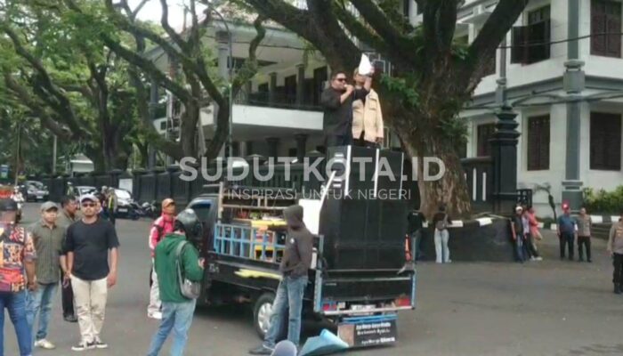 Soroti Tempat Hiburan Malam “The Soul”, Puluhan Massa Gelar Aksi di Balai Kota Malang