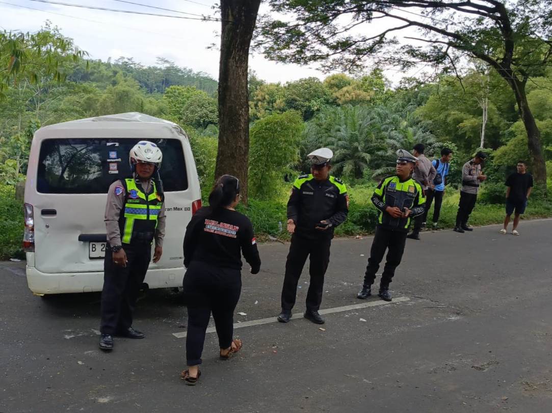 Laka Tunggal, Minibus Terguling di Jalan Lingkar Barat Kepanjen Malang