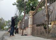 Kabel Internet di Jombang Menjuntai ke Jalan Raya Hingga Menjerat Leher Warga Sampai Terluka