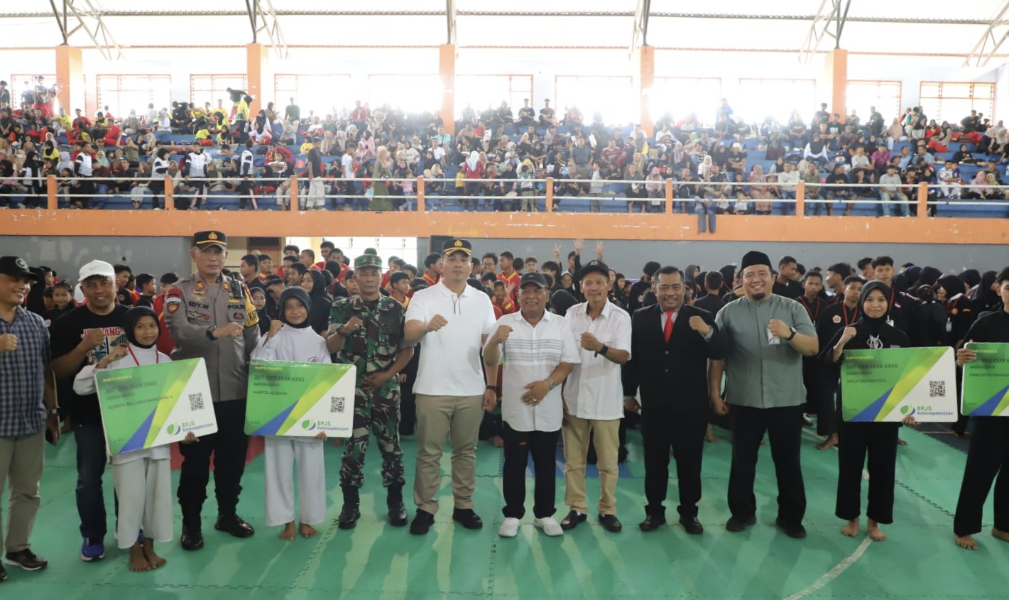 Sebanyak 1.235 atlet pencak silat tingkat pelajar dari jenjang TK, SD, SMP hingga SMA se-Kabupaten Jombang, Jawa Timur, memadati GOR Merdeka Jombang dalam gelaran Jombang Pencak Silat Championship II Piala Bupati Jombang 2026.