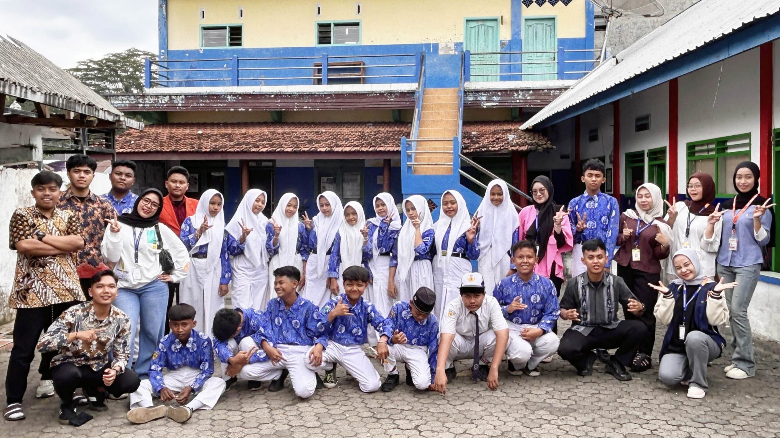 Kolaborasi NGO–Universitas Perkuat Ketahanan Kesehatan dan Perlindungan Remaja Nelayan di Malang Selatan