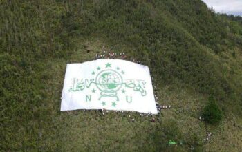 Bendera NU Raksasa 1.000 Meter Bakal Berkibar di Gunung Panderman