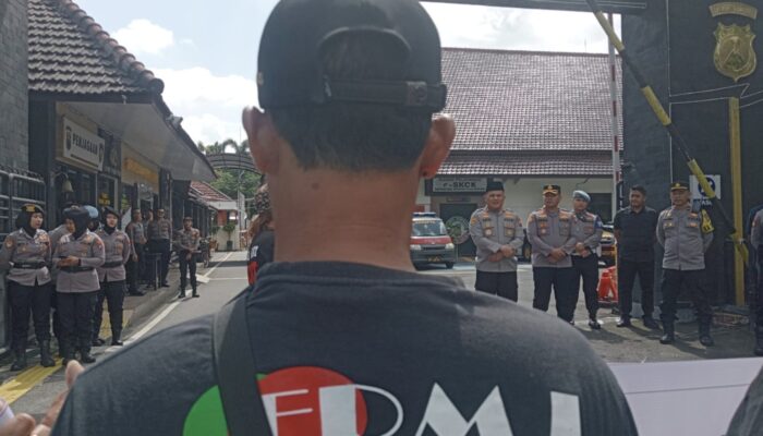 Aksi Warga Jombang ke Polres, Polri Dinilai Ideal Tetap di Bawah Presiden