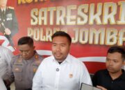 Kasus penusukan debt collector pinjaman online (pinjol) di Desa Kayangan, Kecamatan Diwek, Kabupaten Jombang, Jawa Timur, mulai menemui titik terang.