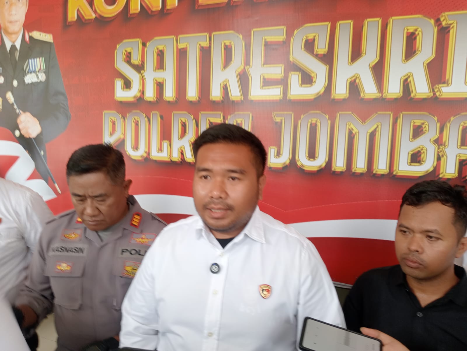 Kasus penusukan debt collector pinjaman online (pinjol) di Desa Kayangan, Kecamatan Diwek, Kabupaten Jombang, Jawa Timur, mulai menemui titik terang.