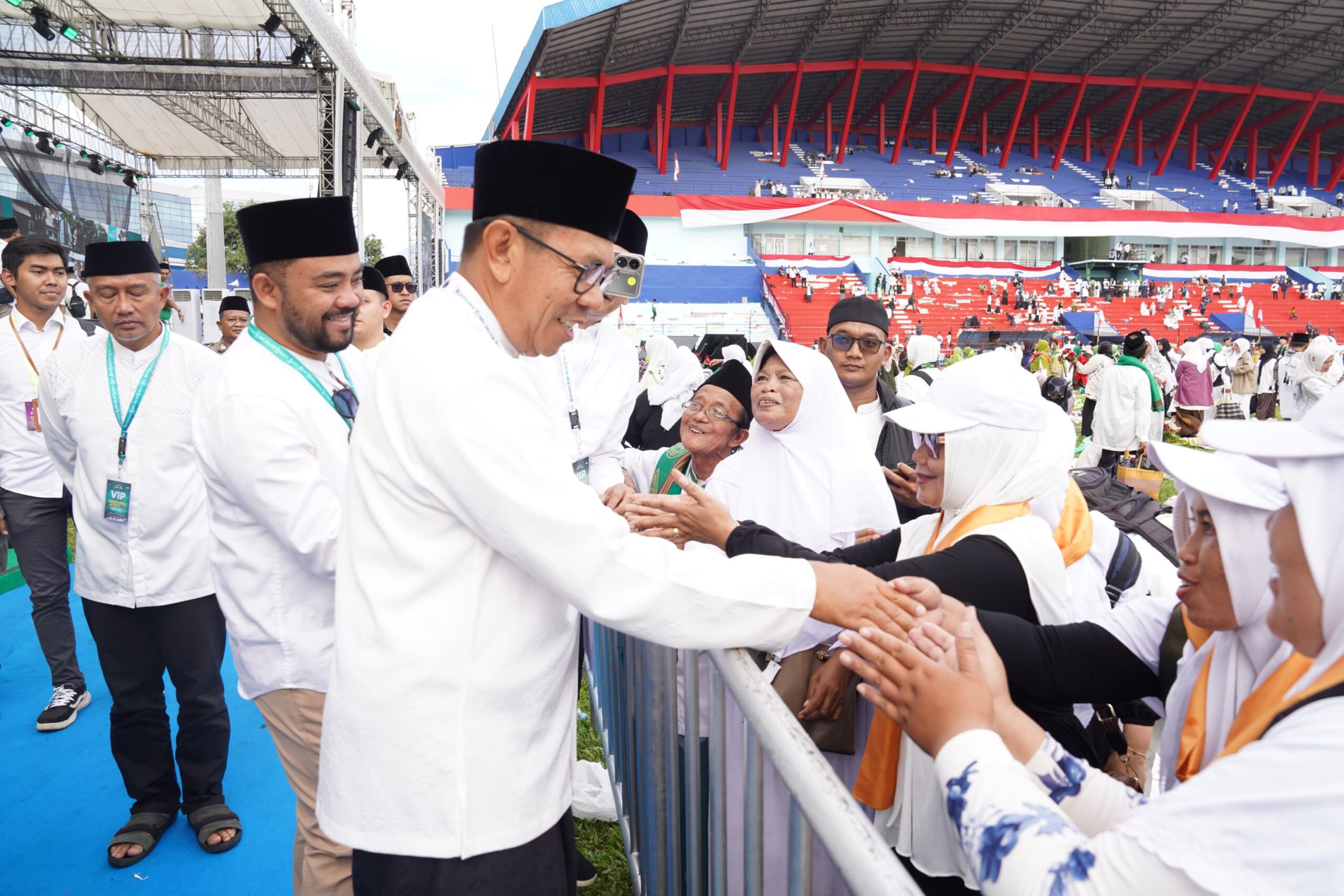 Wali Kota Batu Nurochman menyampaikan apresiasi mendalam kepada keluarga besar Nahdlatul Ulama (NU), khususnya Nahdliyin se-Malang Raya, atas peran aktif mereka dalam menyukseskan Mujahadah Kubro puncak peringatan Harlah Satu Abad NU. Kegiatan yang digelar di Stadion Gajayana, Kota Malang, Minggu (8/2/2026),