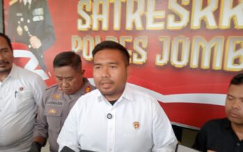 Satuan Reserse Kriminal (Satreskrim) Polres Jombang, Jawa Timur berhasil membongkar komplotan spesialis pencurian tiang listrik dan kabel serat optik (fiber optic) yang beraksi di sejumlah wilayah Kabupaten Jombang.