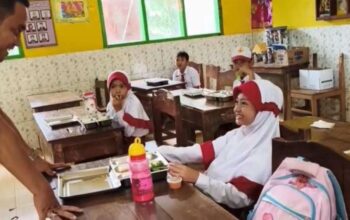 Pelajar di wilayah pinggiran Kabupaten Jombang, Jawa Timur, tepatnya di SDN Panglungan 1, Kecamatan Wonosalam, akhirnya merasakan manfaat Program Makan Bergizi Gratis (MBG) yang digulirkan pemerintah pusat.