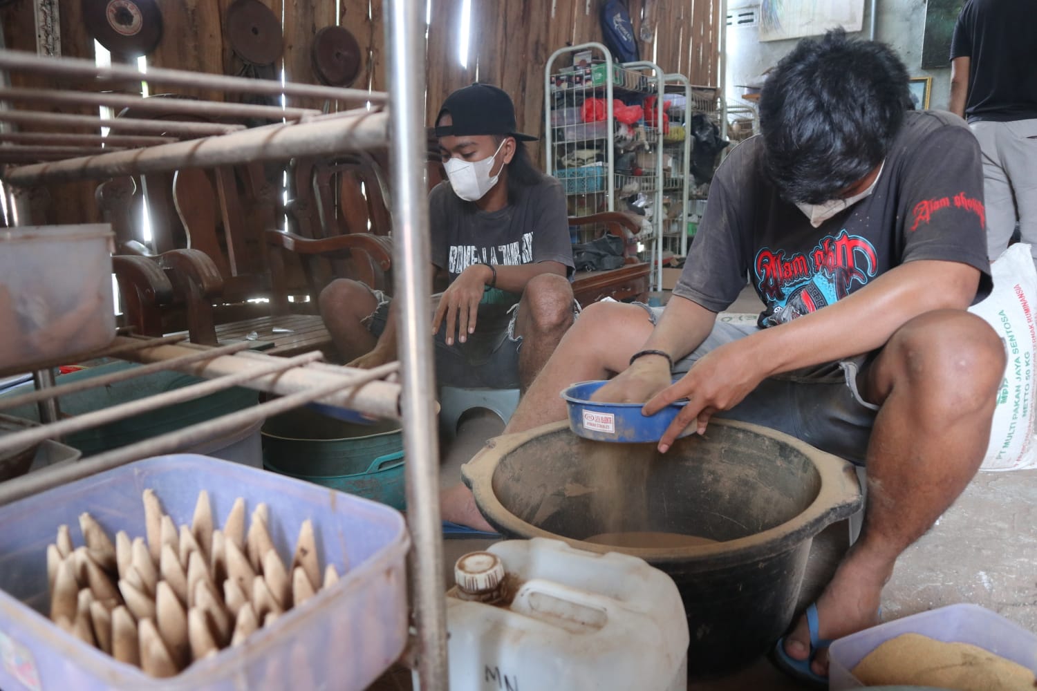 Momentum Tahun Baru Imlek 2026 yang jatuh pada 17 Februari mendatang membawa berkah bagi pelaku industri kreatif di daerah.