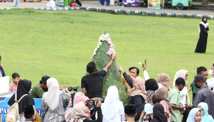 Sambut Ramadan 1447 H, Pemkab Jombang Gelar Grebeg Apem, Ribuan Warga Padati Alun-alun