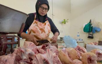 Kenaikan harga bahan pokok mulai dirasakan warga Kabupaten Jombang, Jawa Timur, menjelang Ramadan 2026.