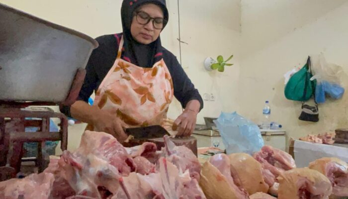 Harga Bahan Pokok Naik di Jombang, Daging Ayam Broiler Capai Rp40 Ribu per Kilogram
