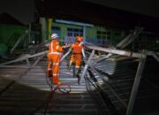 Cuaca Ekstrem Terjang Jombang, Hujan Es dan Angin Kencang Rusak Musala di Peterongan