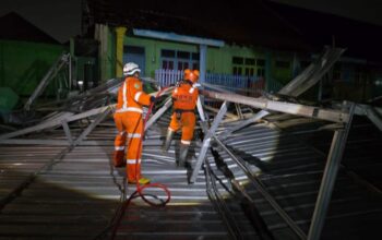 Cuaca Ekstrem Terjang Jombang, Hujan Es dan Angin Kencang Rusak Musala di Peterongan