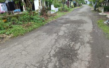 Warga Soroti Proyek Jalan di Jombang, Papan Terpasang Tiga Hari Tanpa Aktivitas