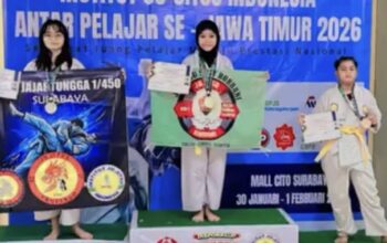 Prestasi membanggakan kembali ditorehkan pelajar Kabupaten Malang. Seorang siswi SDIT Robbani Singosari berhasil meraih medali emas pada ajang Kejuaraan Antar Pelajar Se-Jawa Timur 2026 yang digelar dalam Dispora Cup Institut Jujitsu Indonesia di Cito Mall, Kota Surabaya.