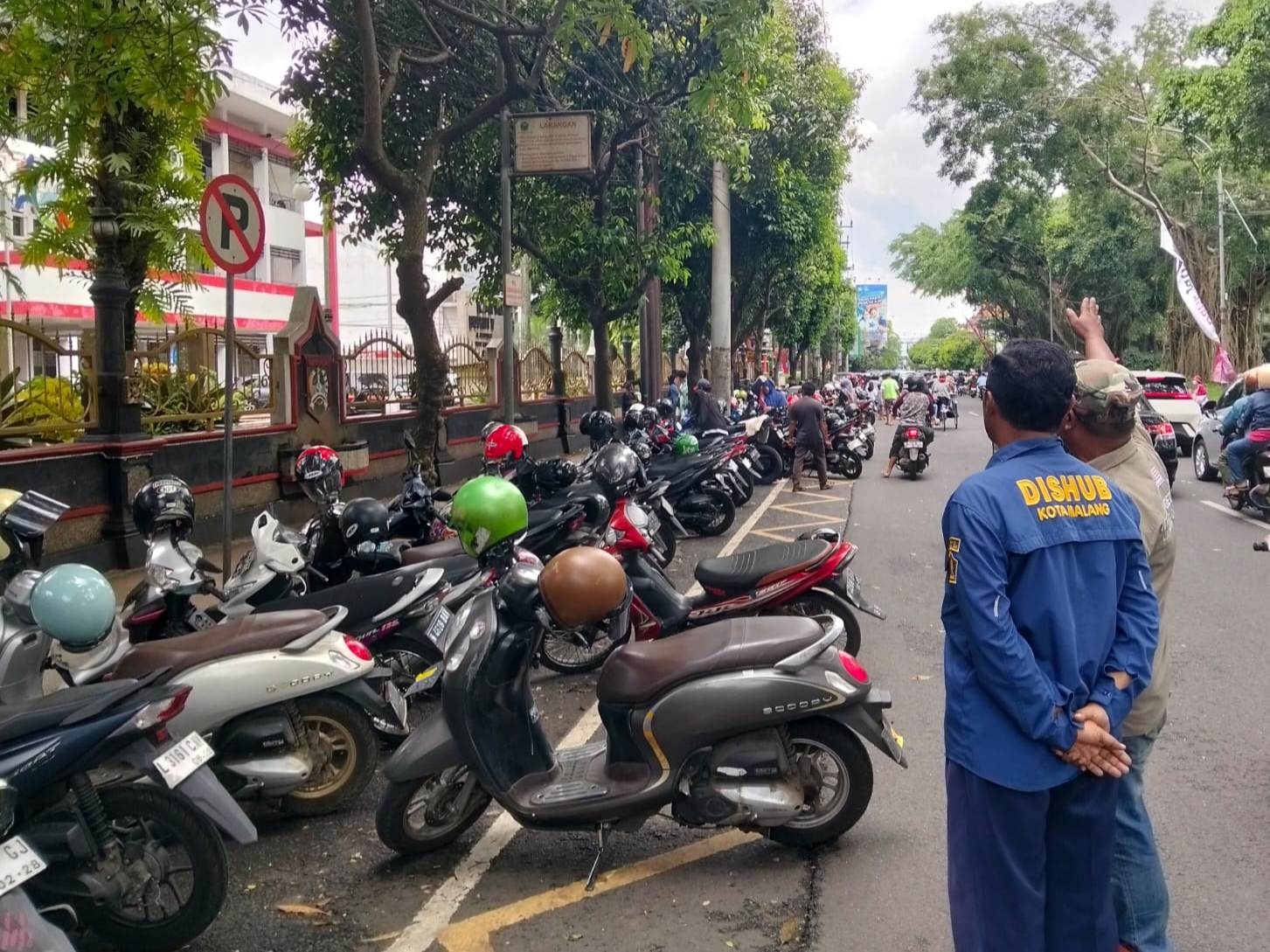 Nekat Buka Parkir Liar di Zona Steril Alun-Alun Merdeka, Empat Jukir Digerebek Dishub Kota Malang