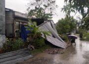 Hujan Disertai Angin Kencang Terjang Puluhan Pemukiman Warga di Sampang