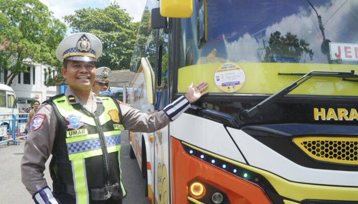 Pastikan Keselamatan Penumpang, Satlantas Polres Malang Gelar Ramp Check dan Tes Urine Angkutan Umum