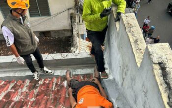 Tersengat Listrik, Tukang Bangunan Tewas di Atas Atap Rumah Warga Oro-Oro Dowo