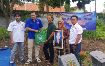 Rangkaian menuju puncak peringatan Hari Pers Nasional (HPN) ke-80 tahun 2026 Persatuan Wartawan Indonesia (PWI) Kabupaten Sampang menggelar kegiatan rutin ziarah kubur ke makam pendiri PWI Sampang, almarhum Agus Surahman, Senin (9/2/2026).