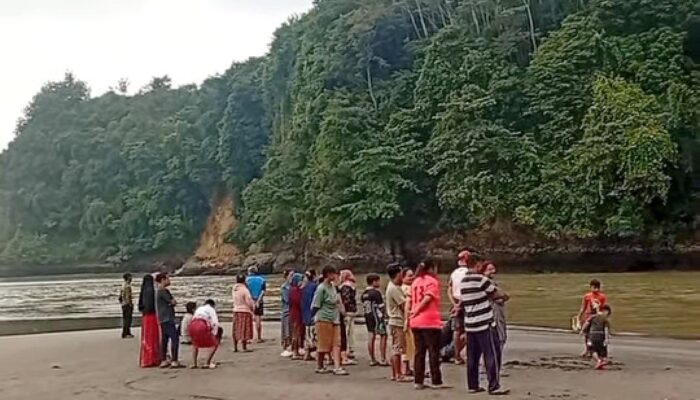 Terseret Ombak Saat Menolong, Jenazah Wisatawan Blimbing Malang Ditemukan di Tebing Karang Pantai Sine
