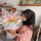 Mendekati Valentine Day, Omzet Perajin Buket Bunga di Jombang Naik Signifikan