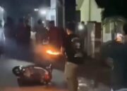 Warga Plandaan Jombang Tangkap Terduga Maling Motor, Kendaraan Pelaku Dibakar