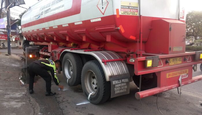 Laka Lantas Maut Jombang Pagi Hari, Motor Terlindas Truk Tangki di Embong Miring Denanyar