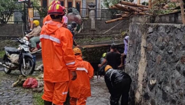 Hidrometeorologi, Drainase Tersumbat dan Tebing Ambrol di Kecamatan Bumiaji