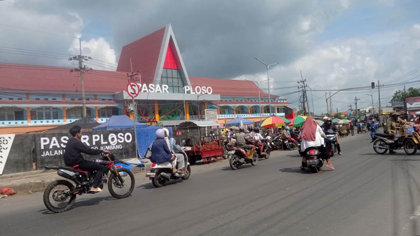 Sudah Direhab dan Dibangun Pasar Baru, Pasar Ploso Jombang Masih Semrawut, Ini Penyebabnya