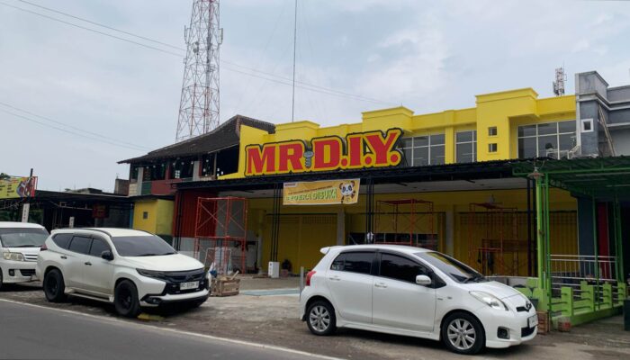 Ritel Modern Nyaris Buka di Cukir Jombang, Pedagang Kecil Waswas Omzet Tergerus