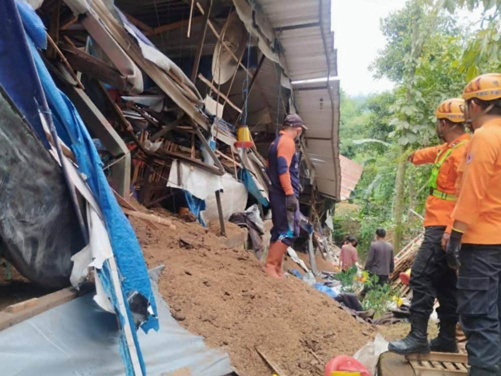 Tragis! Kandang Ayam di Wonosari Ambruk, Satu Pekerja Tewas, Satu Masih Tertimbun