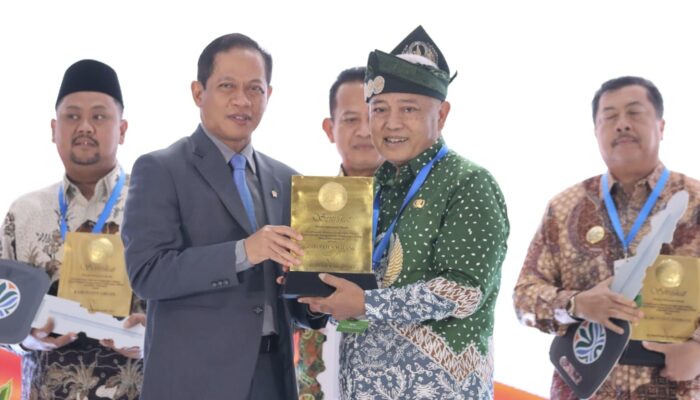 Kabupaten Malang Masuk 35 Daerah Terbaik Nasional, Raih Predikat Menuju Kabupaten Bersih 2025