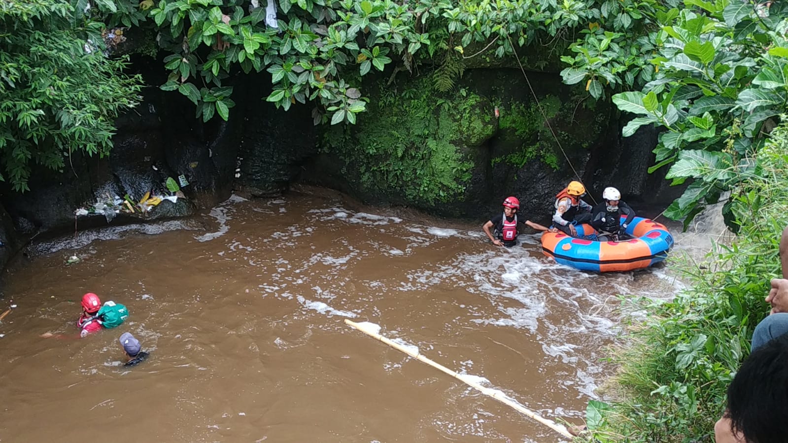 Bocah 6 Tahun Diduga Terpeleset dan Hanyut di Sungai Kasin Malang