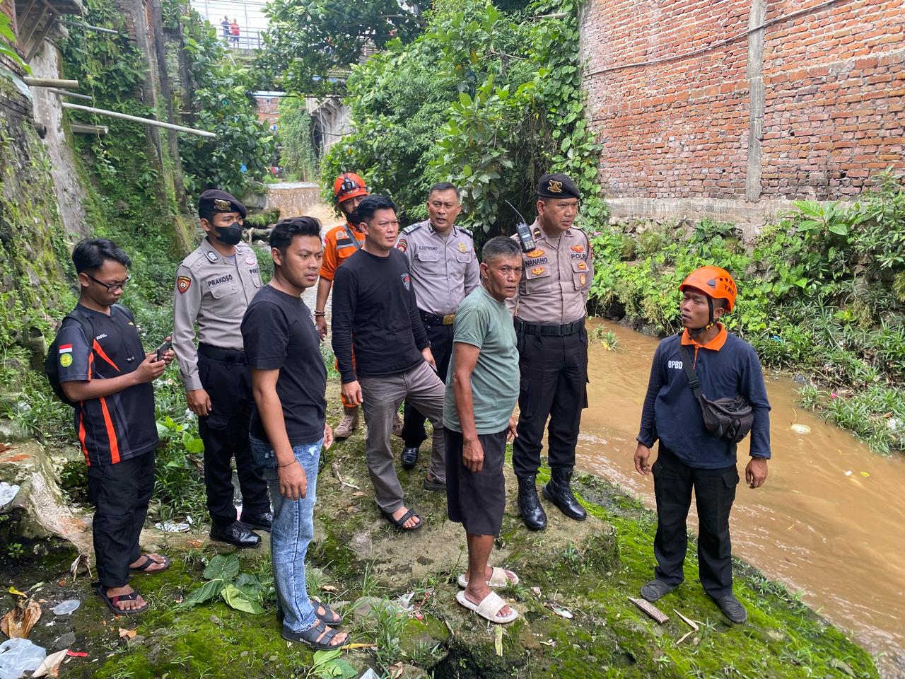 Warga Sempat Melihat Muncul Tiga Kali, Bocah 6 Tahun Hilang di Kali Kasin
