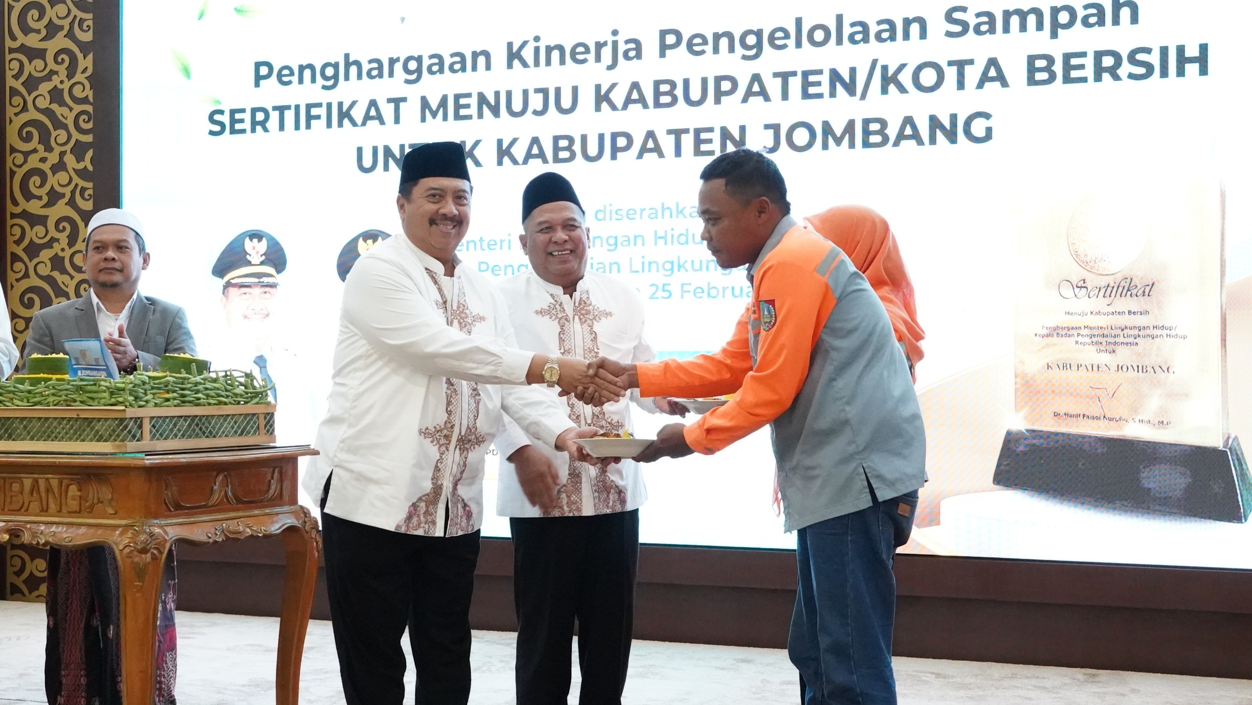 Pengelolaan Sampah Jombang Diakui Nasional, 5 Petugas Kebersihan Dapat Hadiah Umrah
