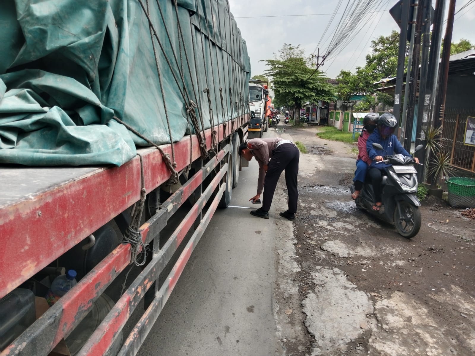 Kecelakaan Maut di Jombang, Pengendara Motor Tewas Tertabrak Truk Tronton